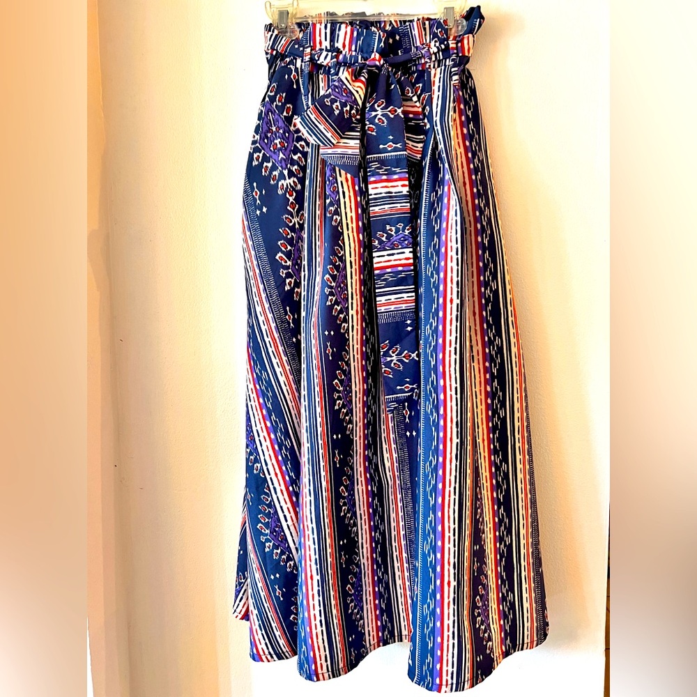 Belted waist skirt with pockets